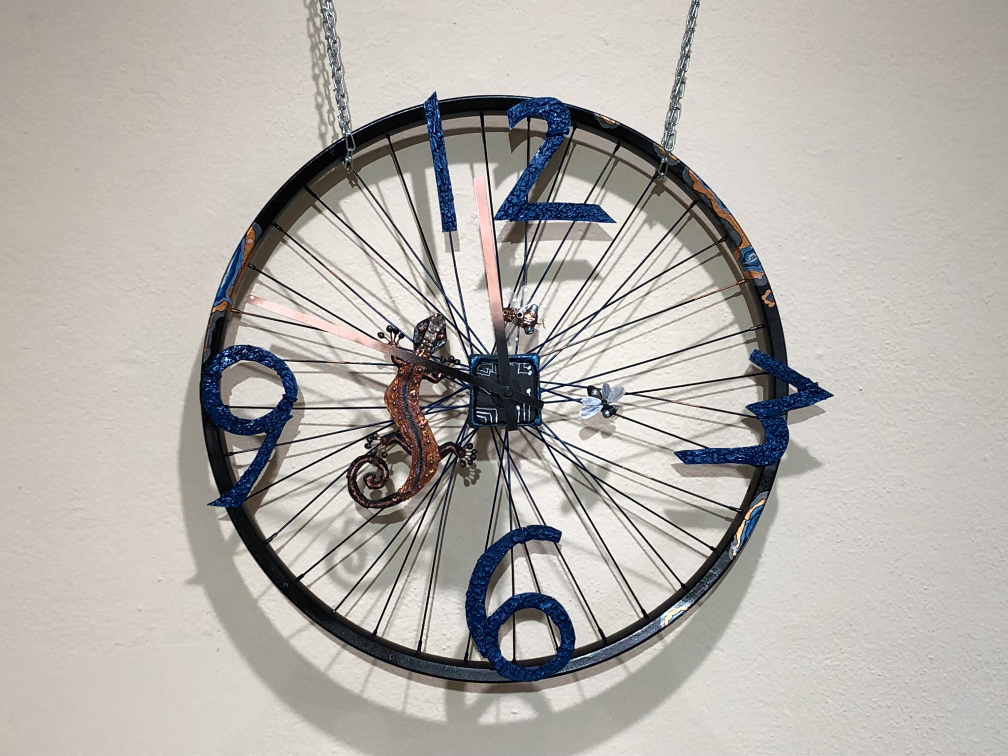 crazy mishka - kunstwerke - Der Gecko, der um die Zeit lief